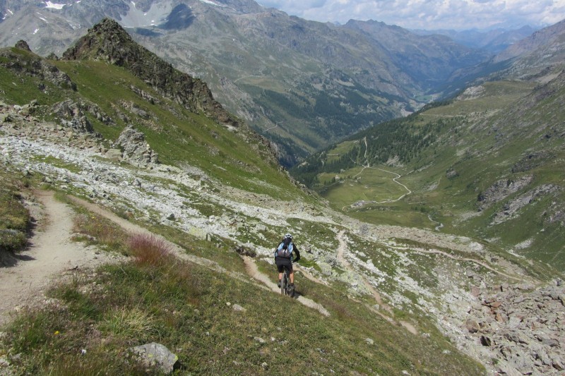 #3 Epingles : Juste après le col 2600m et avant un enchainement de pierriers/torrents Epingles : Juste après le col 2600m et avant un enchainement de pierriers/torrents