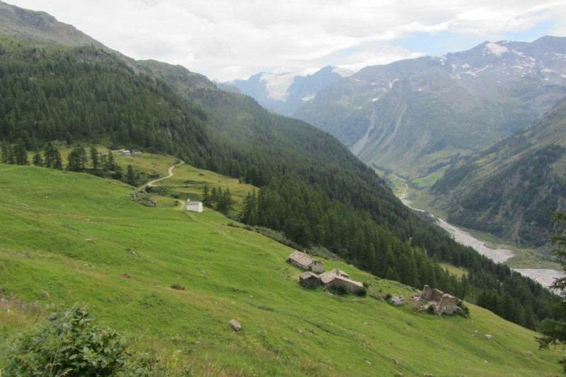 #5 Prariond : Le sentier n°9 se prend au dessus du hameau (pas de trace évidente depuis les maisons) Prariond : Le sentier n°9 se prend au dessus du hameau (pas de trace évidente depuis les maisons)