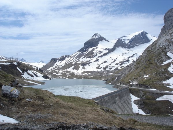 Lac du Sanetsch : Le lac du Sanetsch depuis l'auberge du Sanetsch