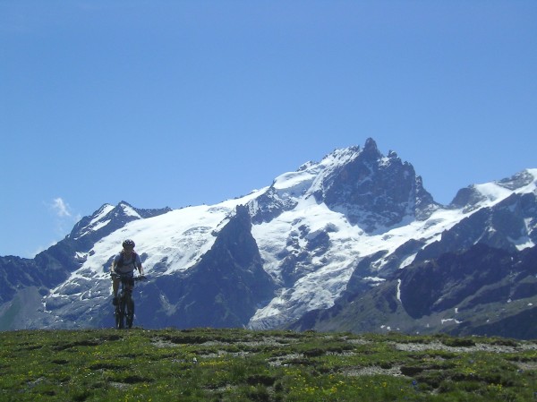 Au col du Souchet : Marie Hélène arrive au col du Souchet