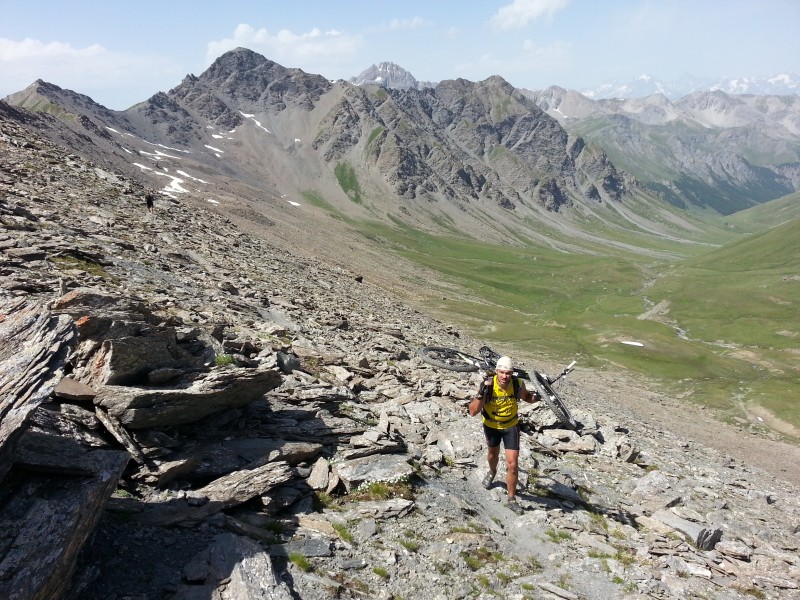 Sous le Pic de Malrif : un bon portage depuis le lac