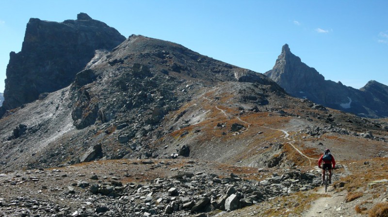 Col de St Véran : Rocca Bianca à gauche et Tête des Toilies à droite