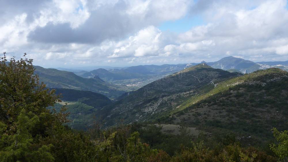 Enfilade de cretes : au fond, Buis les Baronnies