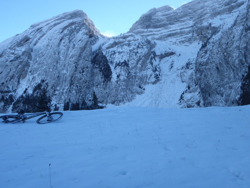 #4 L L'Anténiou. : Vue sur le Bargy, la fraicheur rend les choses grandioses.