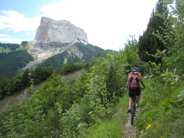 Chemin de Ronde : Au détour de chaque ravine on retrouve le Mont Aiguille