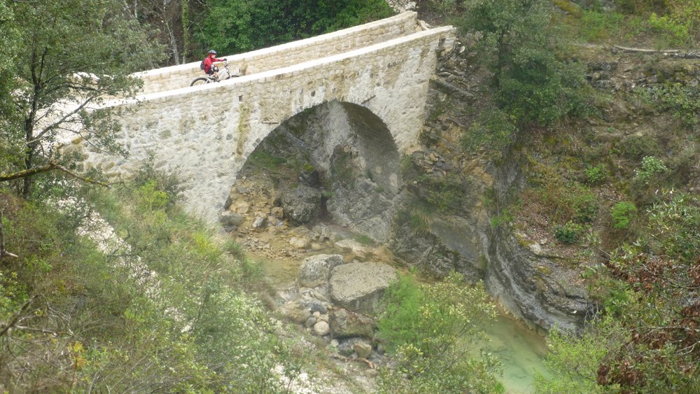Pont franchissant le Gazouil : Récemment rénové