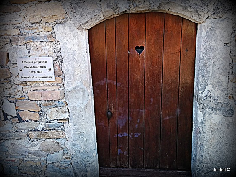 Chapelle St Christophe : Comment ne pas résister à la pousser, cette porte!