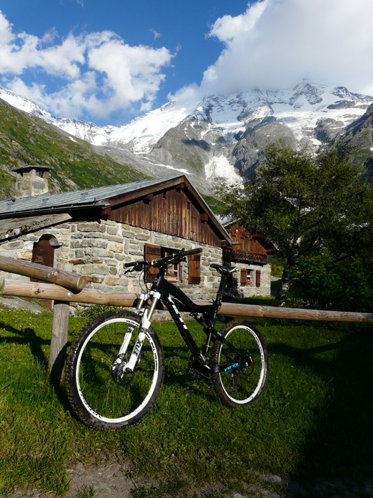 A Miage : Un bike qui marche bien, un beau p'tit chalet tout beau et des glaciers, what else ?
