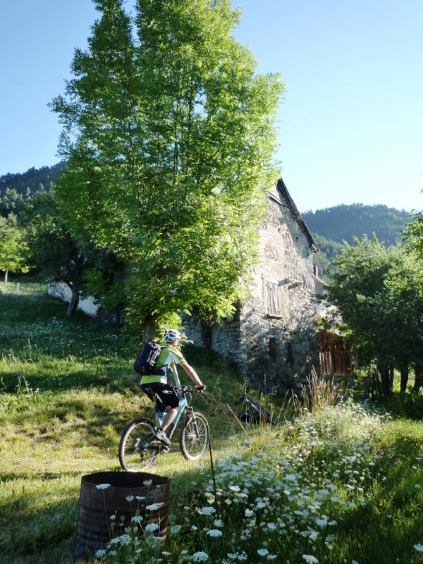 La Sambue : arrivée par un petit sentier bien roulant