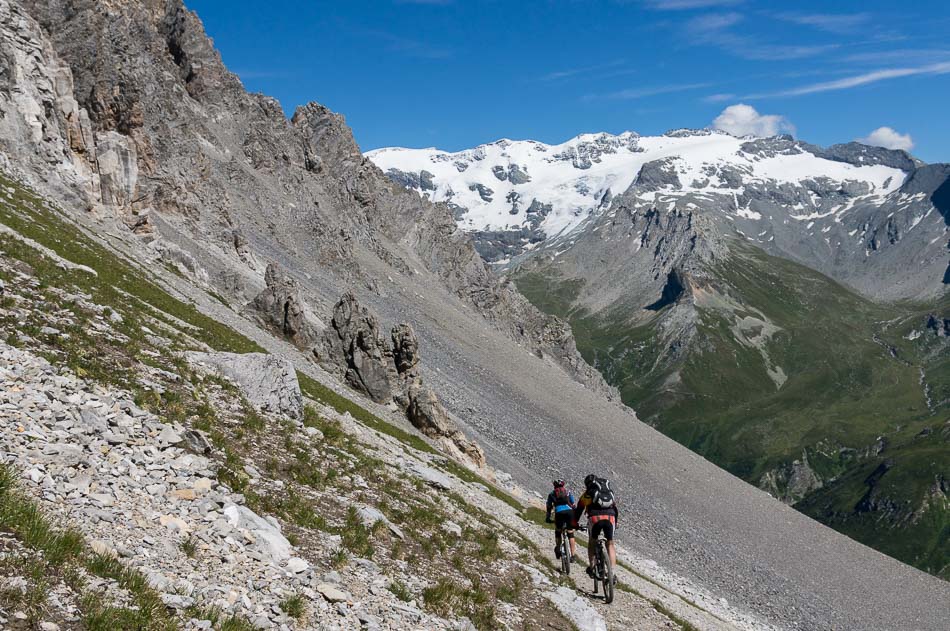 Col Rouge, versant E : face aux Glaciers de la Vanoise