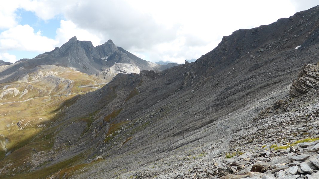 Sentier Montée : Vue sur le Col Agnel