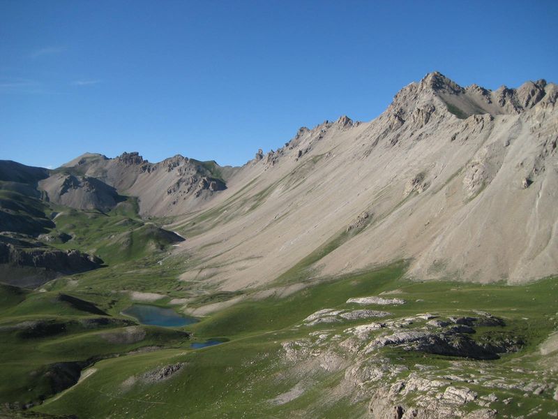 Lac Escur : Et le pic du Haut Mouriare. Col de l'Alpavin au fond.