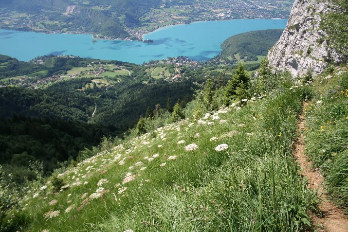 #17 le lac : pour l le lac : pour l'instant tout va bien après le chemin se gâte