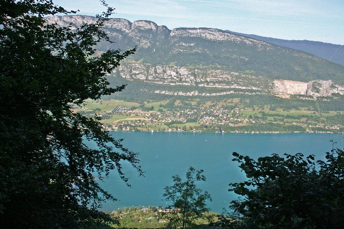 #2 lac d lac d'Annecy : en montant au col de la Forclaz : je vous jure qu'il n'y a pas de trucage pour la couleur de l'eau.