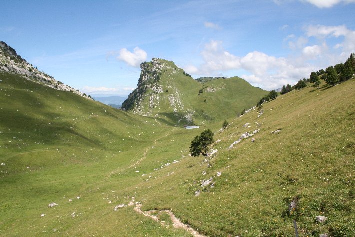 #11 Pas de l Pas de l'Aulp : le Pas de l'Aulp et le vallon de l'Aulp riant dessus au fond la pointe de Talamarche