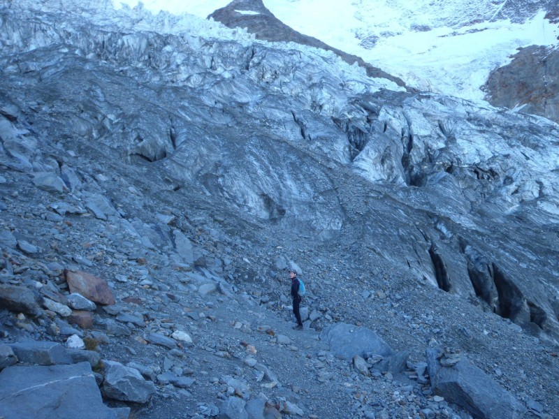 Glacier de Bionnassay : Alban en mode contemplation. Moi aussi les glaciers me fascinent.