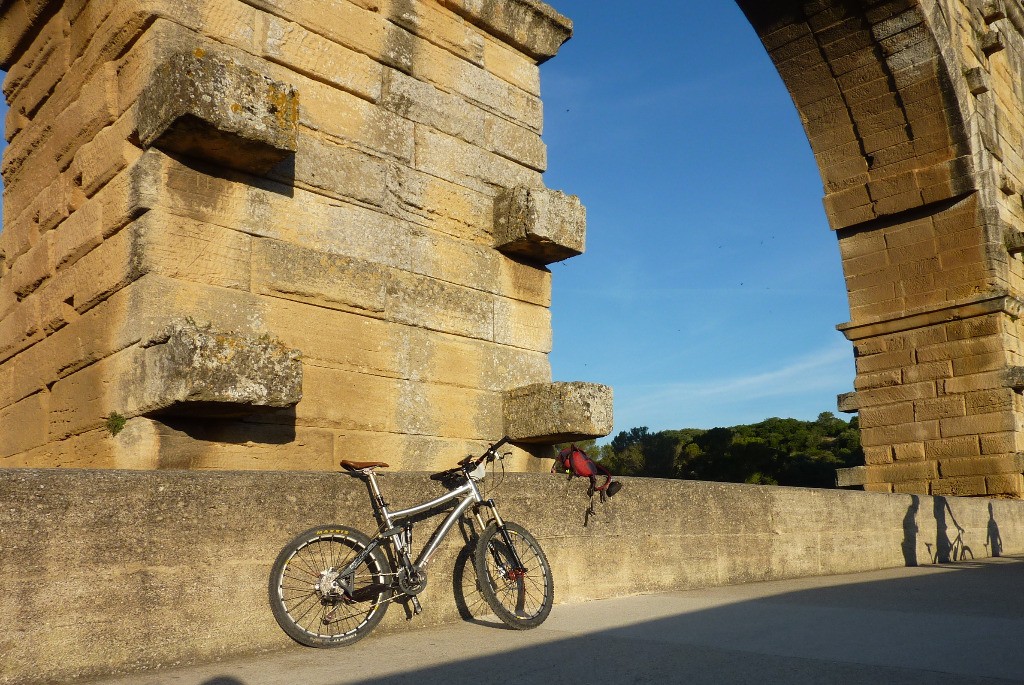Le Pont du Gard est encore désert