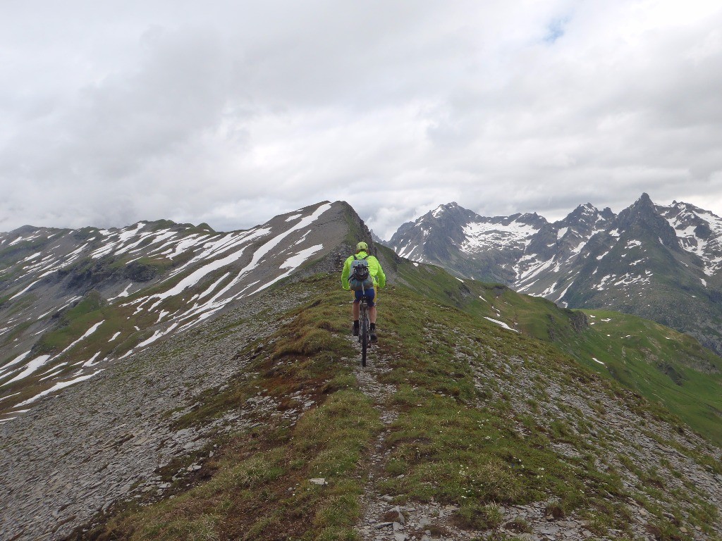 L'épaule du Col d'Anterne : J'ai l'estomac qui fait du bruit, j'ai faim!