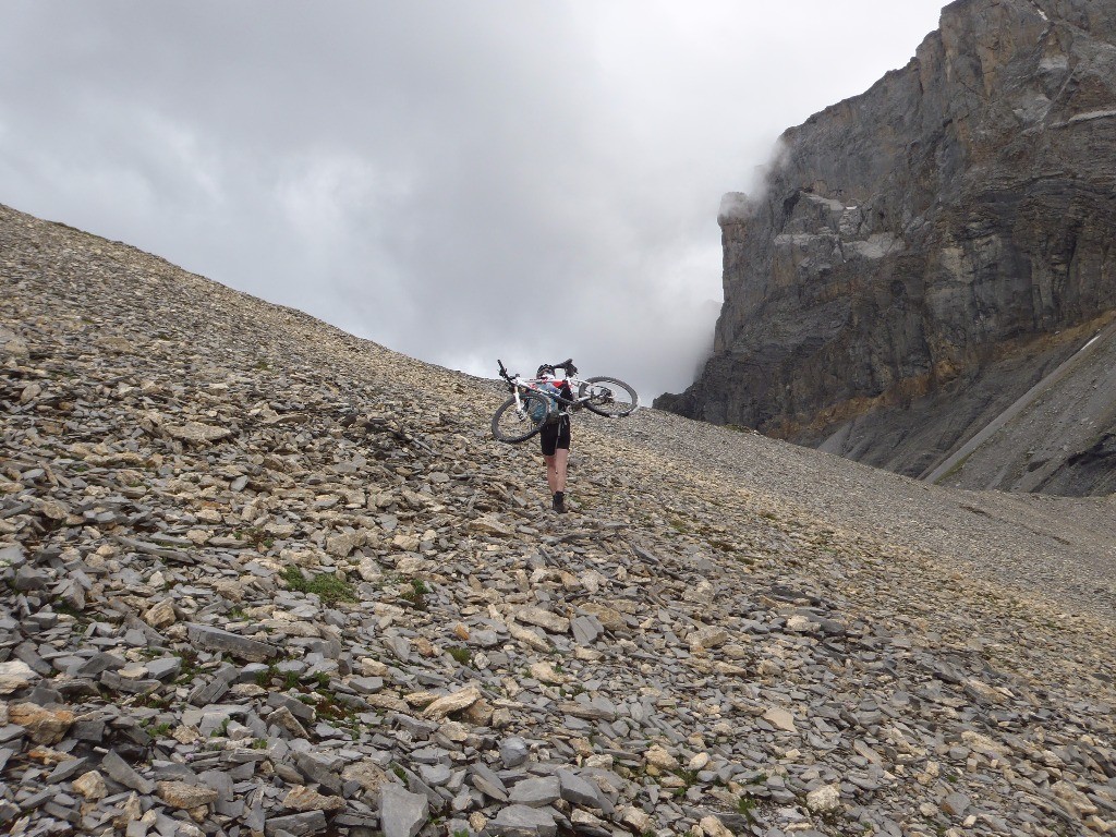 L'épaule du Col d'Anterne : Direction l'arête.