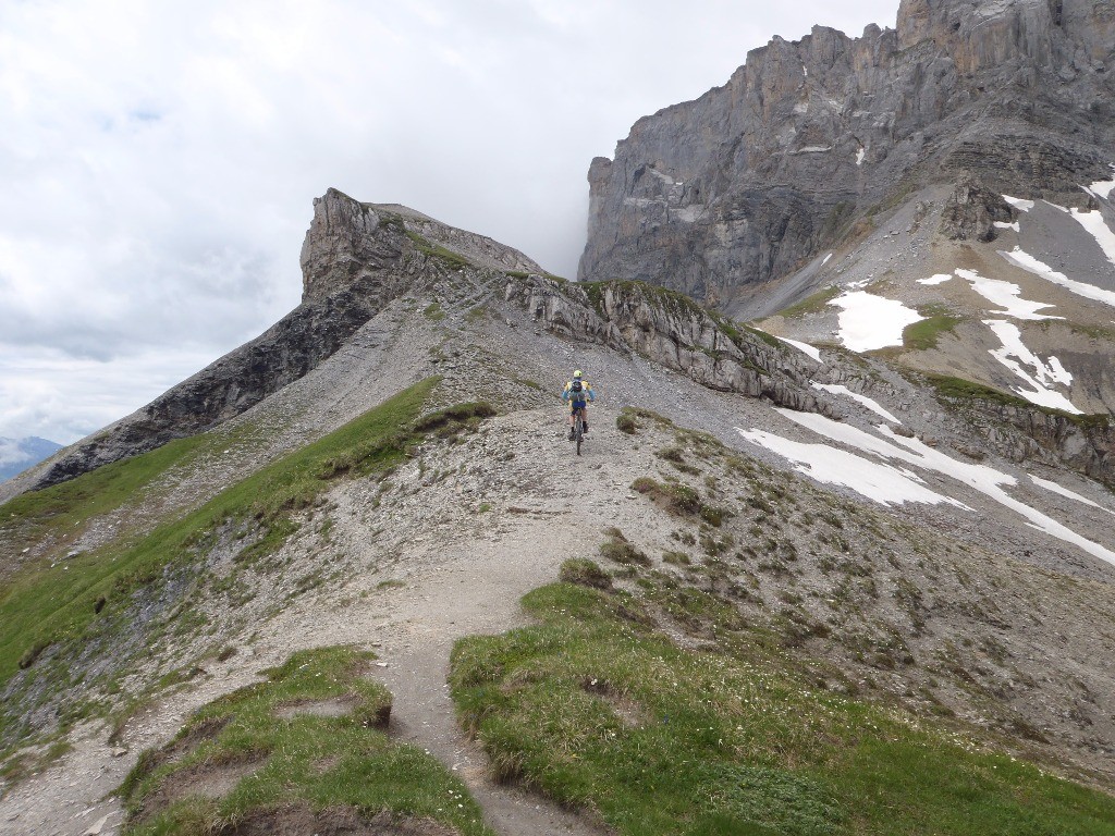 L'épaule du Col d'Anterne : Nous avons cassé la croute sur la pointe de gauche.