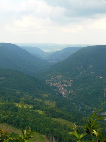 vallée de la Loue : la plus belle vallée deu monde

bien que sous les nuages, ça soit un poil moins bien ...

Au fond Ornans ... lointain point de départ !