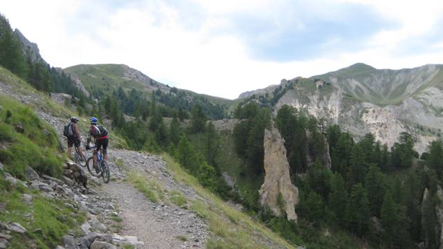 Tour d'érosion : En montant au col de La Rousse.