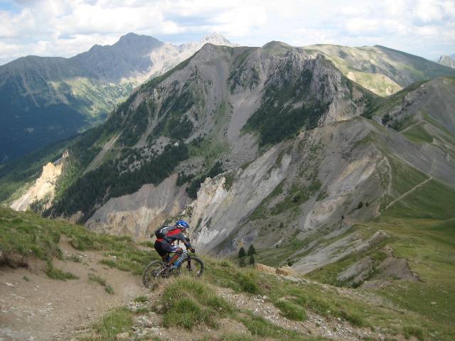 pic de Charance : Descente facile au-dessus du cirque de Bragousse.