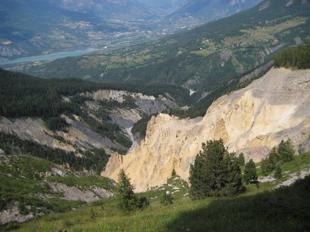 Erosion : Les fameuses pentes que l'on voit du sentier de Charance ! On peut les voir en sortant un peu du sentier.
