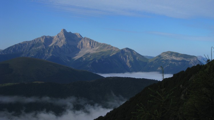 #1 Début de journée sur Dévoluy : Obiou, Aiguille de l Début de journée sur Dévoluy : Obiou, Aiguille de l'Obiou et Bonnet de Calvin font les beaux
