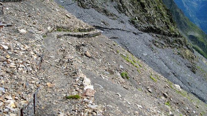 #10 Début de la descente : Gaffe à pas se prendre la pédale dans les filets.. Début de la descente : Gaffe à pas se prendre la pédale dans les filets..