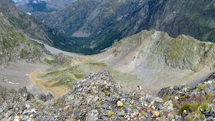 #8 Coiro versant Nord : Le début de la descente en Nord vue du sommet central du Coiro Coiro versant Nord : Le début de la descente en Nord vue du sommet central du Coiro