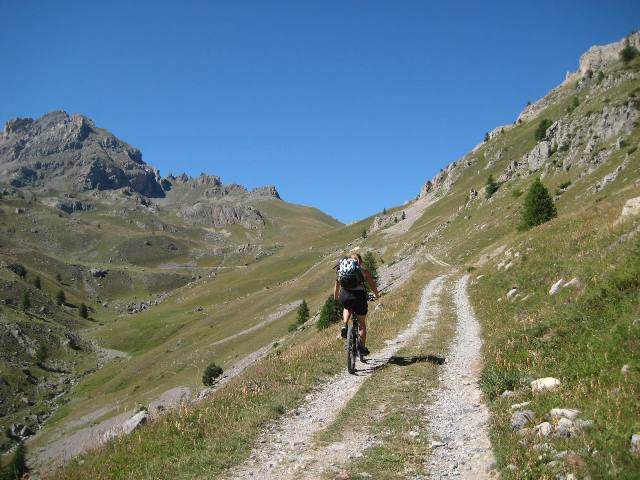 Montée au col : Dans de magnifiques alpages.
