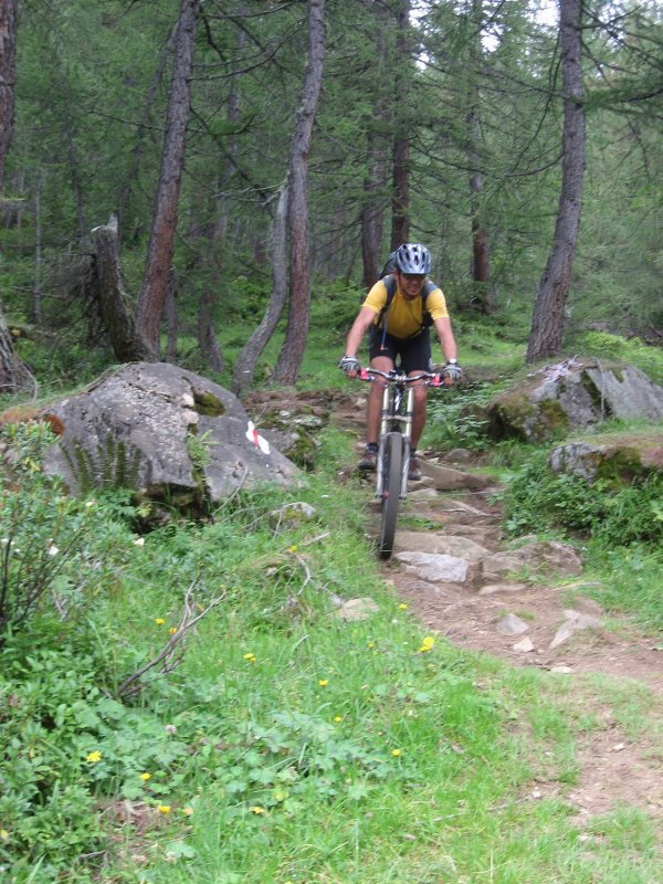 Passo di San Giacomo : Descente du Passo di San Giacomo sur le val Bedretto