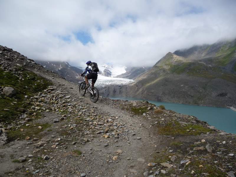 Griessee : François devant le Griessee et le Griesgletscher