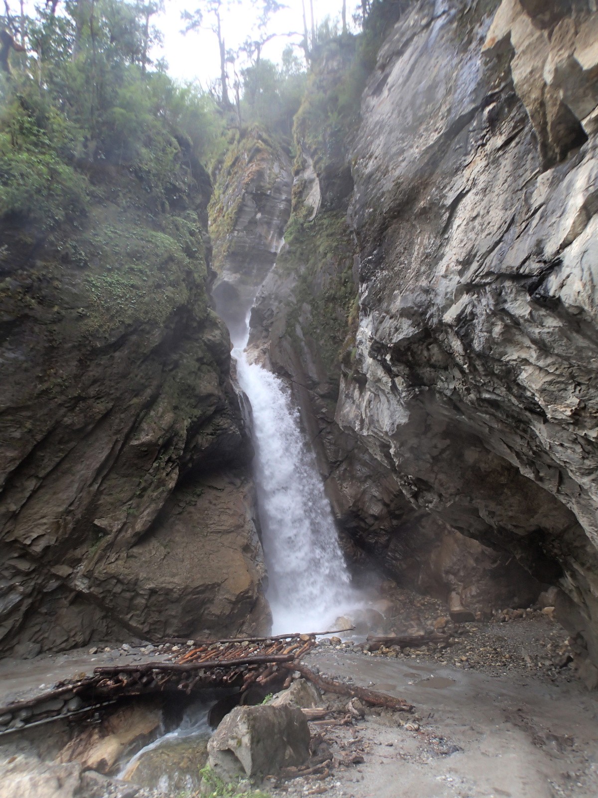 Sur ce pont y'a des bus et autres camions qui passent... eh oui !