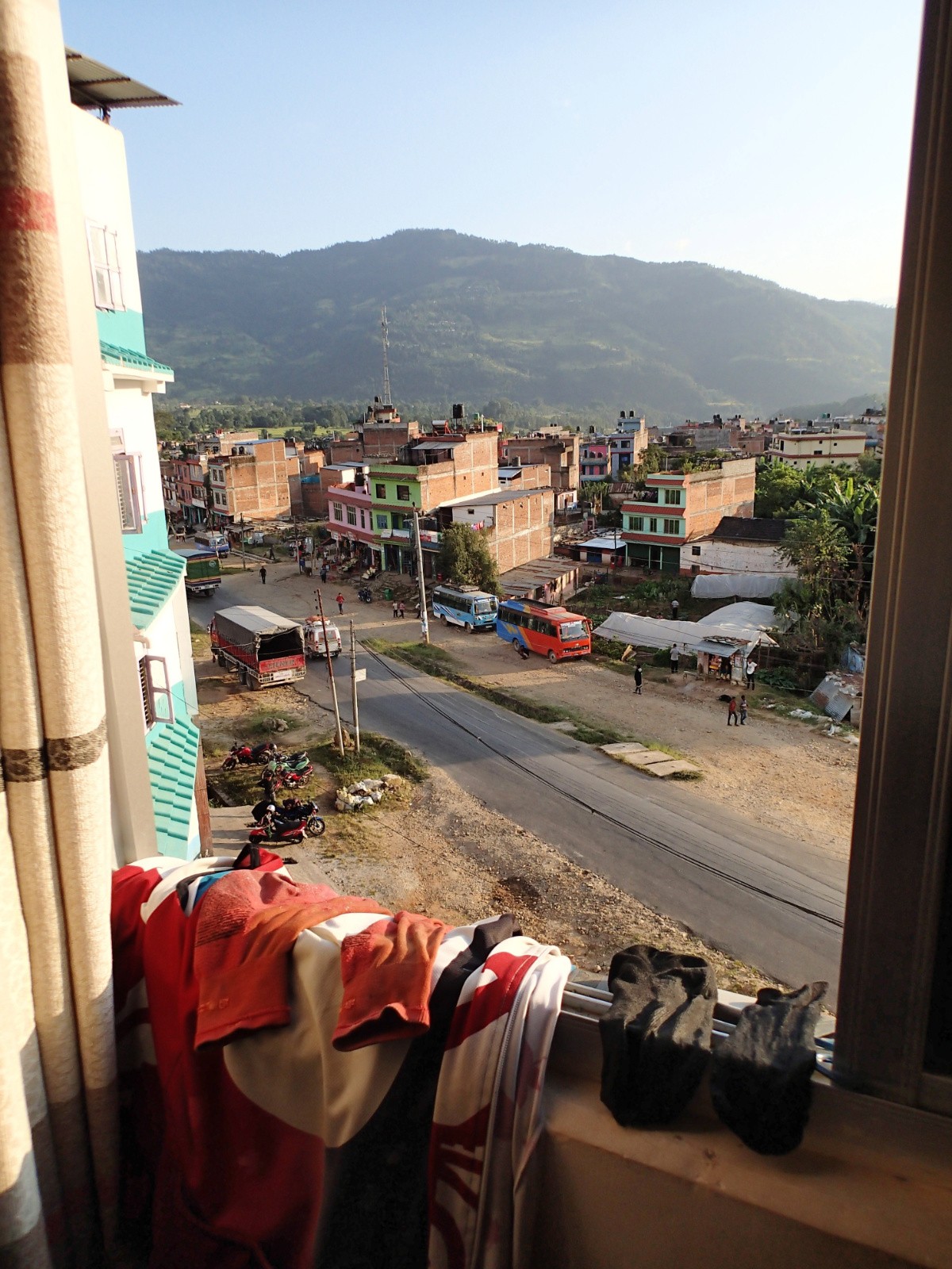 Halte pour la nuit dans un hôtel à Kusma (850m).