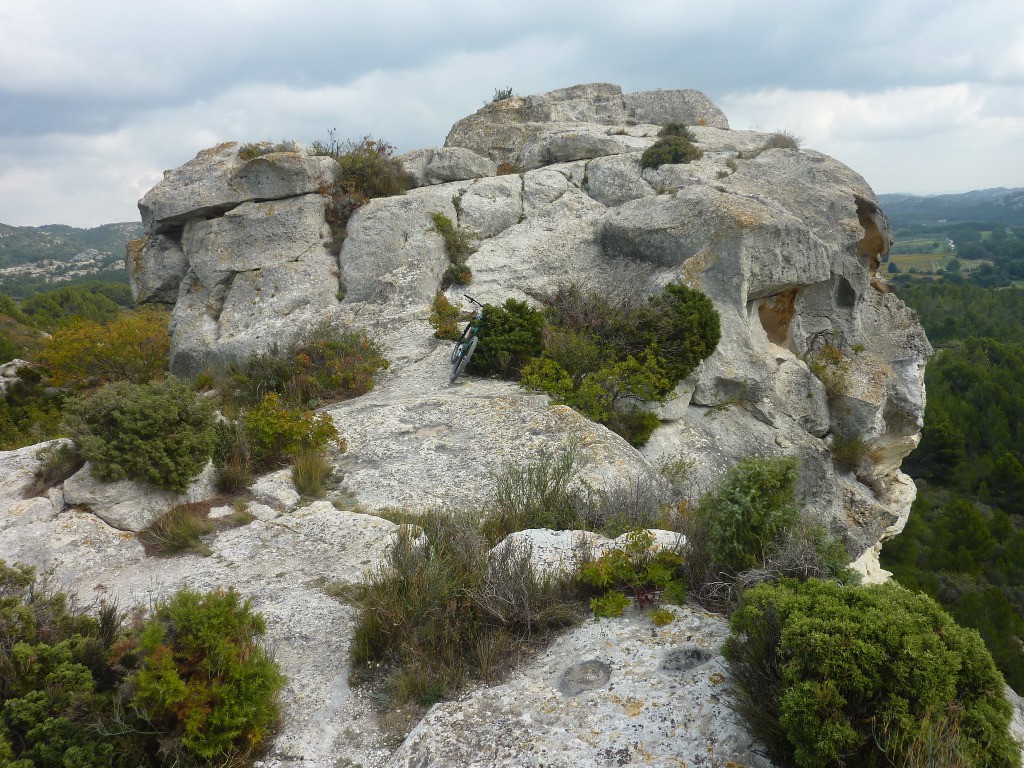 Rocher typique de la vallée des Baux de Provence