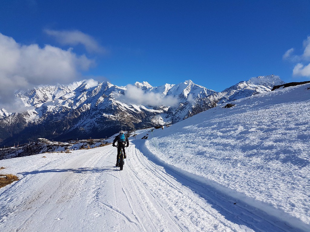 Sur le bas il faut rester ou le ratrak est passé pour trouver une neige qui porte.