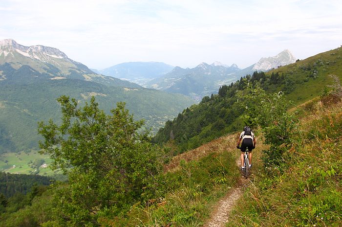 Pierre Besse : Avec vue sur l'intérieur des Bauges (colombier, Trélod)