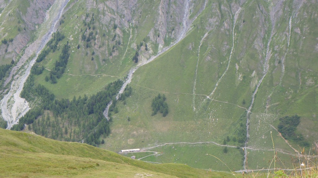 #18 En bas, l En bas, l'itinéraire du topo. En haut, un autre chemin pour commencer?