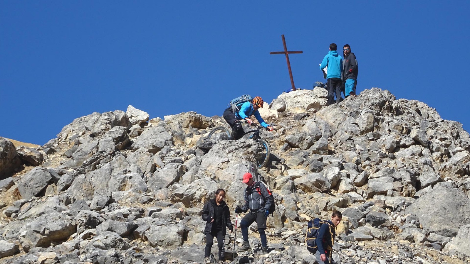 Raidillon dans les gros blocs à 2900 m, passage le plus "chaud" de la descente du Thabor (photo Yvan).