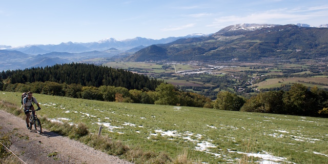 Vercors Est : Beau point de vue lors de la montée à Saint Honoré