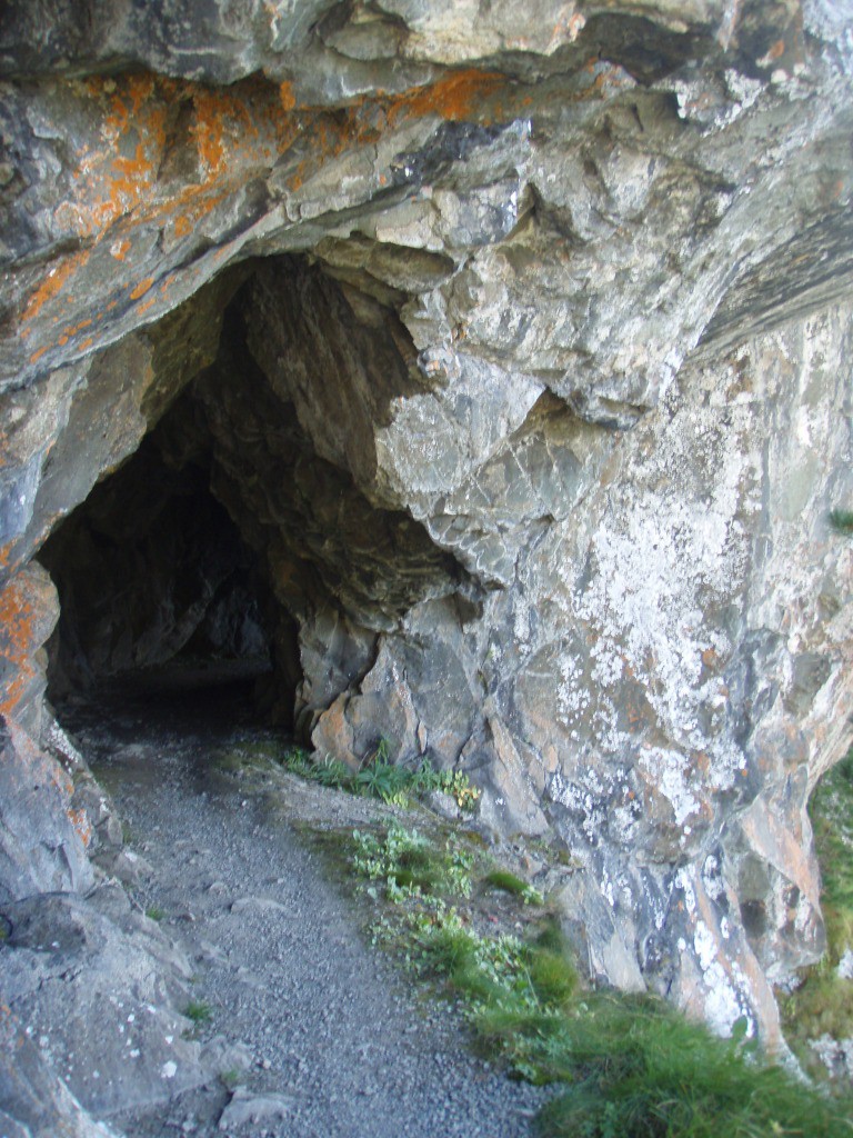 Tunnel dans la descente d'Hurtières