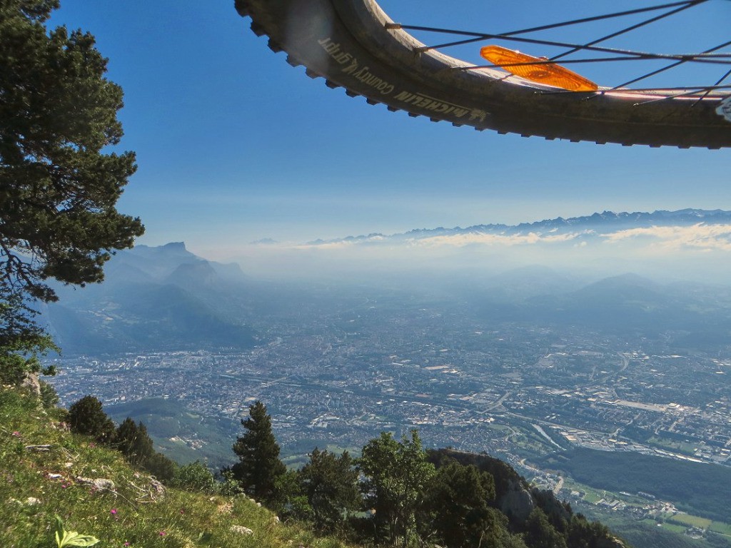 Grenoble et le Mont Blanc depuis la face Est