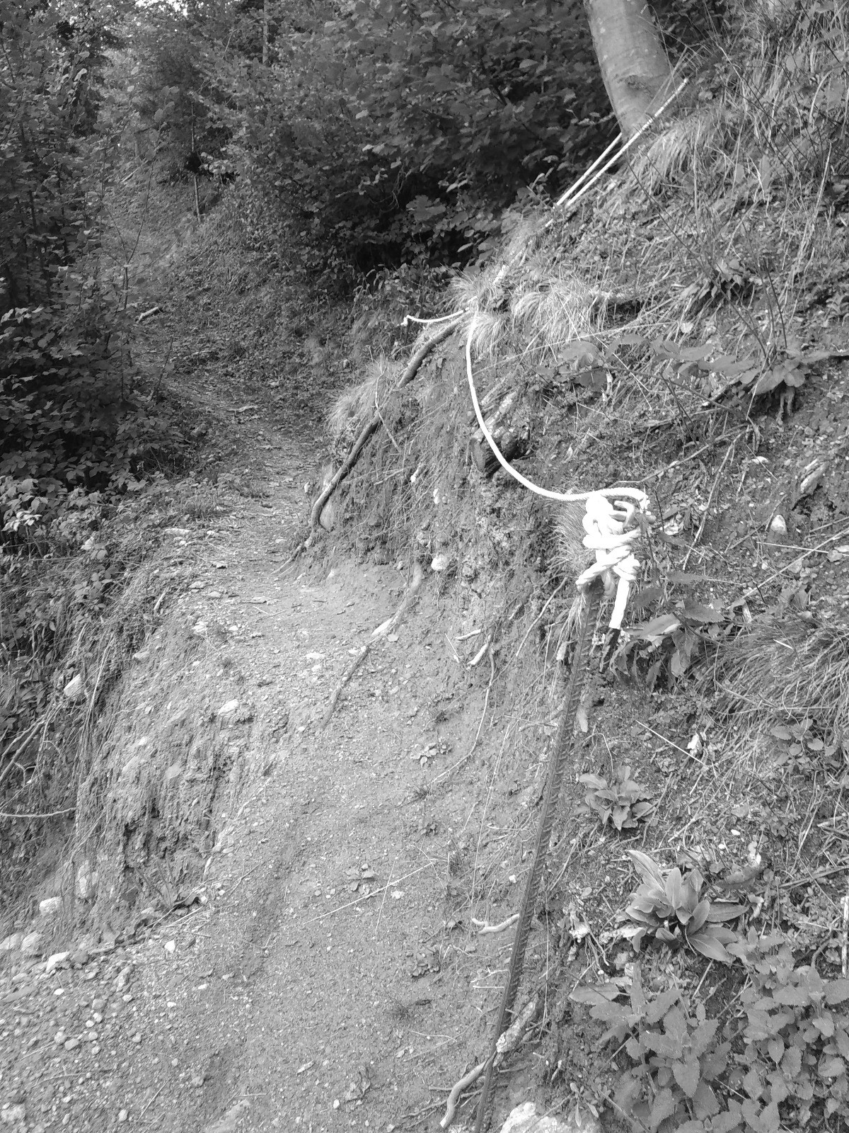 Un court passage câblé dans la Cheminée de Fée suite à un probable glissement de terrain.