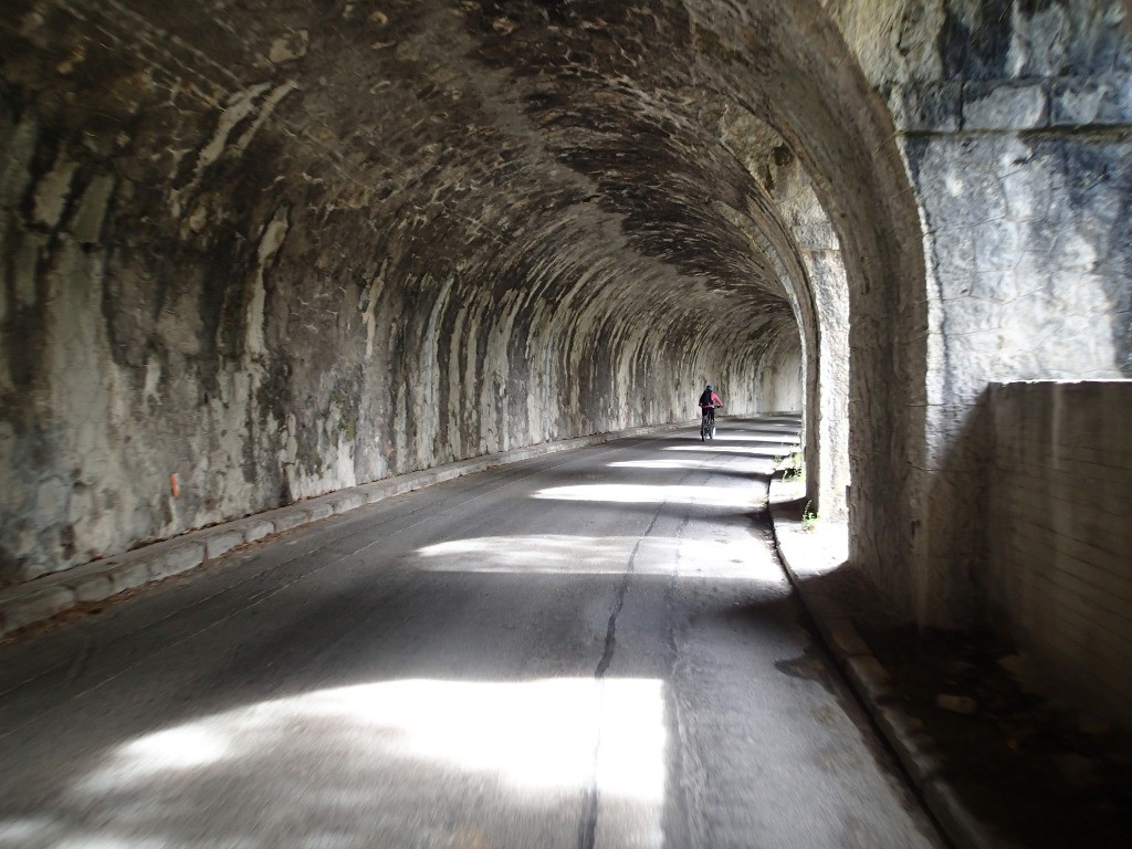 Un p'tit tour du "Tunnel" histoire de vérifier qu'il y a bien un tunnel...