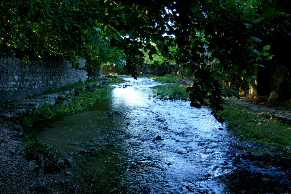 #38 L L'entrée dans Berrias par la rivière