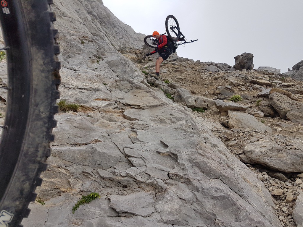 Portage plus difficile en descente.