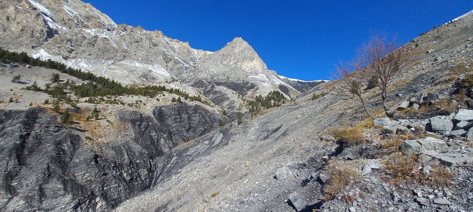 #7 Énorme glissement de terrain qu Énorme glissement de terrain qu'il faut contourner... assez facilement