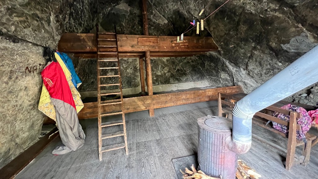 #27 Intérieur de la cabane de Boules "tout confort" Intérieur de la cabane de Boules \